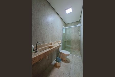 Casa para alugar com 350m², 5 quartos e 4 vagas Casa para alugar com 350m², 5 quartos e 4 vagasBanheiro da Suíte 1