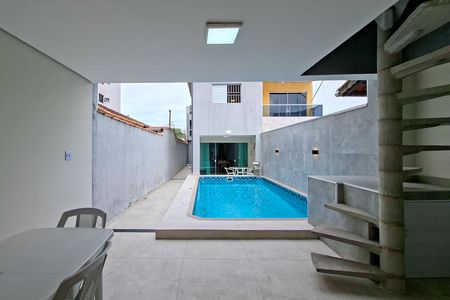 Casa para alugar com 350m², 5 quartos e 4 vagas Casa para alugar com 350m², 5 quartos e 4 vagasPiscina