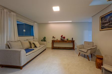 Casa para alugar com 350m², 5 quartos e 4 vagas Casa para alugar com 350m², 5 quartos e 4 vagasSala 1