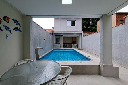 Casa para alugar com 350m², 5 quartos e 4 vagas Casa para alugar com 350m², 5 quartos e 4 vagasPiscina