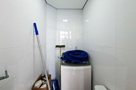 Casa para alugar com 350m², 5 quartos e 4 vagas Casa para alugar com 350m², 5 quartos e 4 vagasBanheiro da piscina