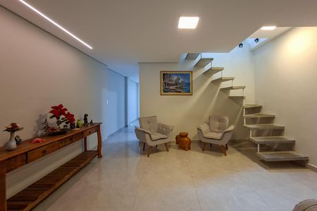 Casa para alugar com 350m², 5 quartos e 4 vagas Casa para alugar com 350m², 5 quartos e 4 vagasSala 1