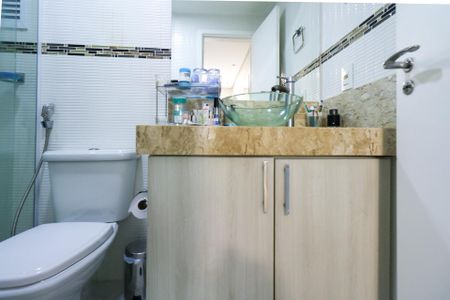 Apartamento à venda com 69m², 2 quartos e 2 vagas Apartamento à venda com 69m², 2 quartos e 2 vagasBanheiro da Suíte