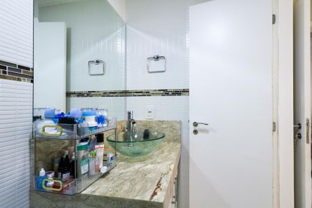 Apartamento à venda com 69m², 2 quartos e 2 vagas Apartamento à venda com 69m², 2 quartos e 2 vagasBanheiro da Suíte