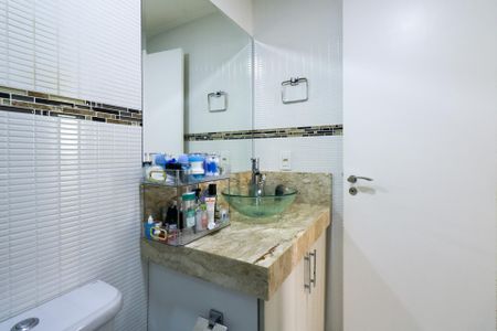 Apartamento à venda com 69m², 2 quartos e 2 vagas Apartamento à venda com 69m², 2 quartos e 2 vagasBanheiro da Suíte