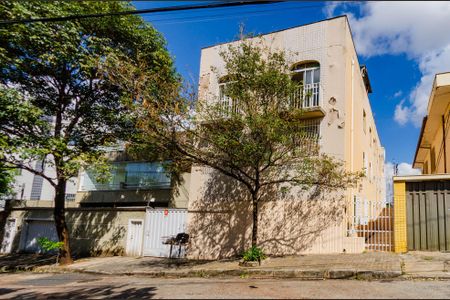 Apartamento à venda com 180m², 3 quartos e 1 vaga Apartamento à venda com 180m², 3 quartos e 1 vagaFachada