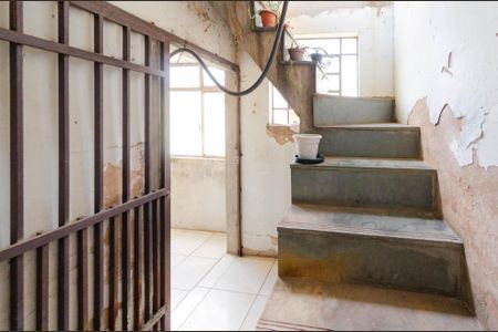 Apartamento à venda com 180m², 3 quartos e 1 vaga Apartamento à venda com 180m², 3 quartos e 1 vagaEscada