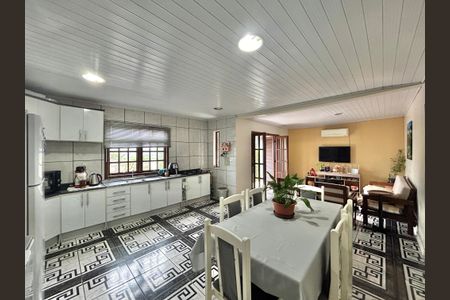 Casa à venda com 88m², 2 quartos e 1 vagaSala