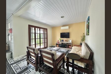 Casa à venda com 88m², 2 quartos e 1 vagaSala