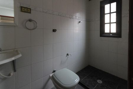 Casa à venda com 250m², 3 quartos e 4 vagasBanheiro da edícula 