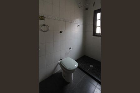 Casa à venda com 250m², 3 quartos e 4 vagasBanheiro da edícula 