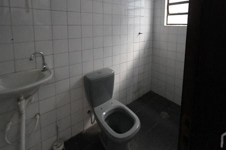 Casa à venda com 250m², 3 quartos e 4 vagasBanheiro de Serviço