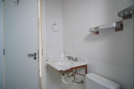 Apartamento para alugar com 61m², 2 quartos e 1 vaga Apartamento para alugar com 61m², 2 quartos e 1 vagaBanheiro corredor
