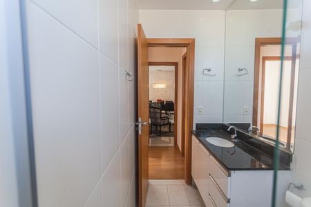 Apartamento à venda com 189m², 4 quartos e 4 vagasBanheiro Social