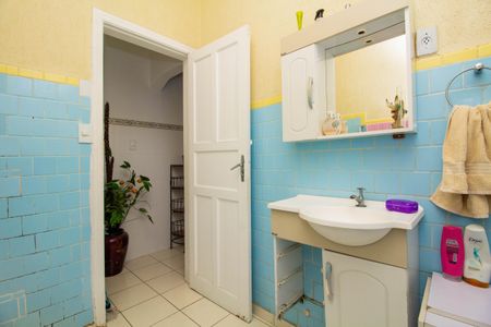 Casa à venda com 117m², 2 quartos e 2 vagasBanheiro