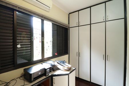 Casa à venda com 703m², 5 quartos e 3 vagasQuarto 1