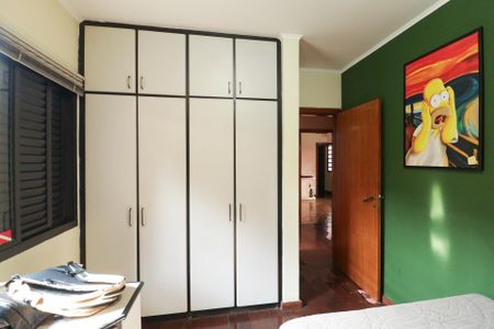 Casa à venda com 703m², 5 quartos e 3 vagasQuarto 1