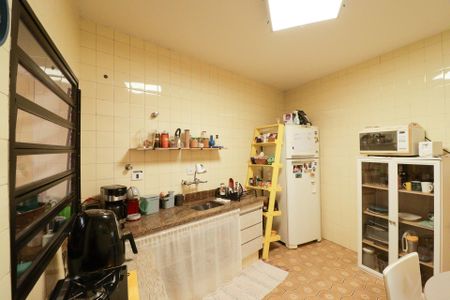 Casa à venda com 703m², 5 quartos e 3 vagasEdicula