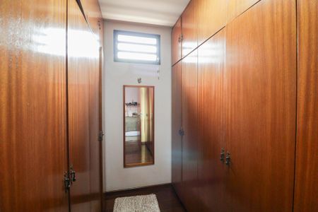 Casa à venda com 703m², 5 quartos e 3 vagasCloset da Suíte
