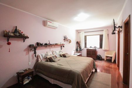 Casa à venda com 703m², 5 quartos e 3 vagasSuíte