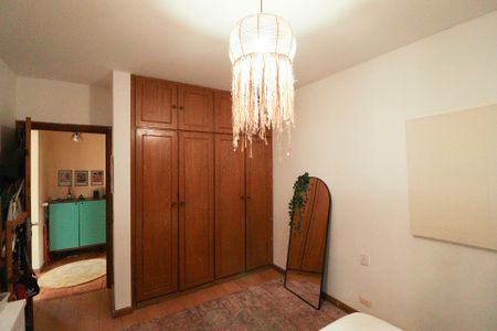 Casa à venda com 703m², 5 quartos e 3 vagasEdicula