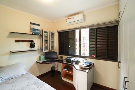 Casa à venda com 703m², 5 quartos e 3 vagasQuarto 1