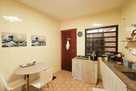 Casa à venda com 703m², 5 quartos e 3 vagasEdicula