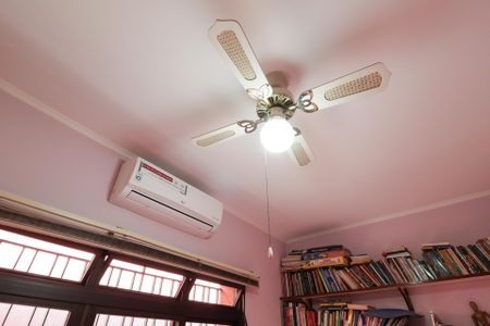 Casa à venda com 703m², 5 quartos e 3 vagasQuarto 4