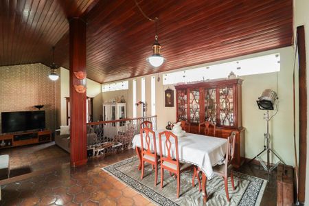 Casa à venda com 703m², 5 quartos e 3 vagasSala