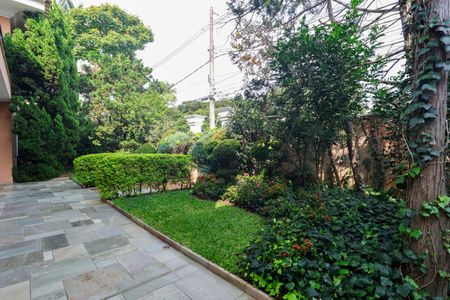 Casa à venda com 670m², 4 quartos e 5 vagas Casa à venda com 670m², 4 quartos e 5 vagasÁrea externa