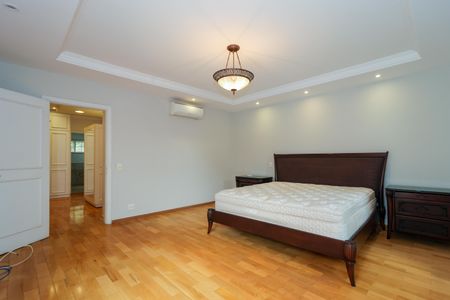 Casa à venda com 670m², 4 quartos e 5 vagas Casa à venda com 670m², 4 quartos e 5 vagasSuíte Master