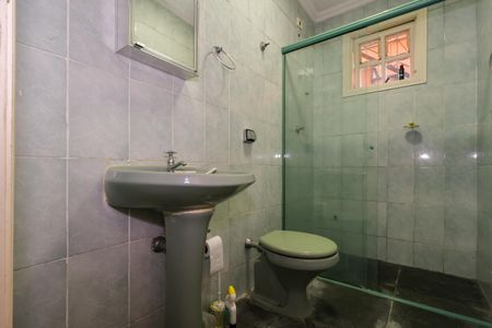 Casa à venda com 670m², 4 quartos e 5 vagas Casa à venda com 670m², 4 quartos e 5 vagasBanheiro de Serviço