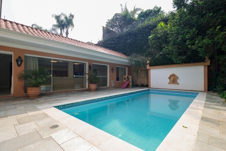 Casa à venda com 670m², 4 quartos e 5 vagas Casa à venda com 670m², 4 quartos e 5 vagasÁrea externa