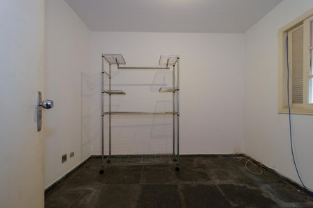 Casa à venda com 670m², 4 quartos e 5 vagas Casa à venda com 670m², 4 quartos e 5 vagasQuarto de Serviço