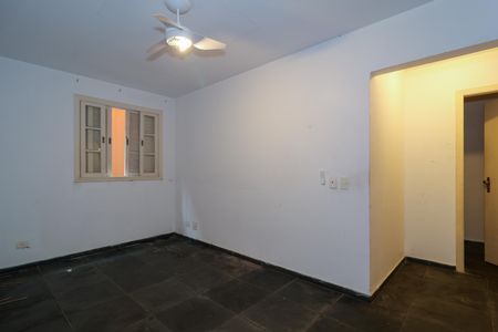 Casa à venda com 670m², 4 quartos e 5 vagas Casa à venda com 670m², 4 quartos e 5 vagasQuarto de Serviço