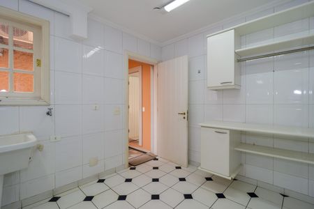 Casa à venda com 670m², 4 quartos e 5 vagas Casa à venda com 670m², 4 quartos e 5 vagasÁrea de Serviço