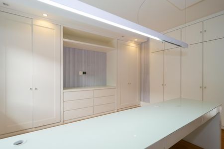 Casa à venda com 670m², 4 quartos e 5 vagas Casa à venda com 670m², 4 quartos e 5 vagasSuíte 3