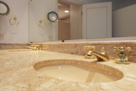 Casa à venda com 670m², 4 quartos e 5 vagas Casa à venda com 670m², 4 quartos e 5 vagasBanheiro da Suíte Master