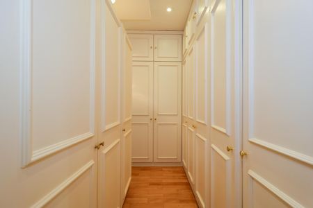 Casa à venda com 670m², 4 quartos e 5 vagas Casa à venda com 670m², 4 quartos e 5 vagasCloset da Suíte Master