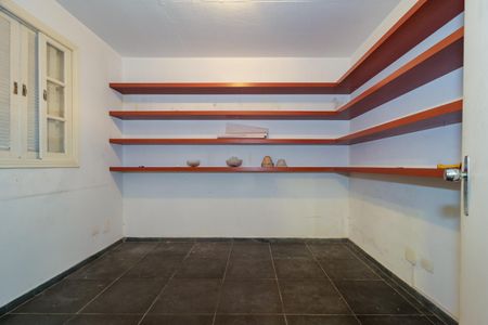 Casa à venda com 670m², 4 quartos e 5 vagas Casa à venda com 670m², 4 quartos e 5 vagasQuarto de Serviço