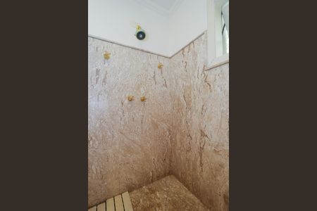 Casa à venda com 670m², 4 quartos e 5 vagas Casa à venda com 670m², 4 quartos e 5 vagasBanheiro da Suíte Master