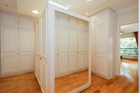 Casa à venda com 670m², 4 quartos e 5 vagas Casa à venda com 670m², 4 quartos e 5 vagasCloset da Suíte Master