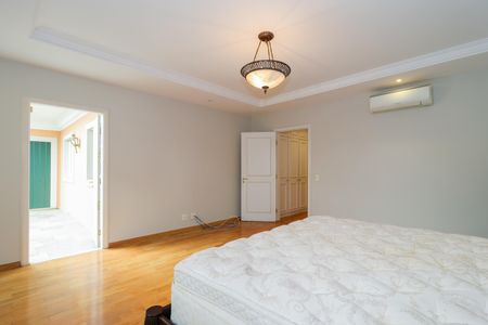 Casa à venda com 670m², 4 quartos e 5 vagas Casa à venda com 670m², 4 quartos e 5 vagasSuíte Master