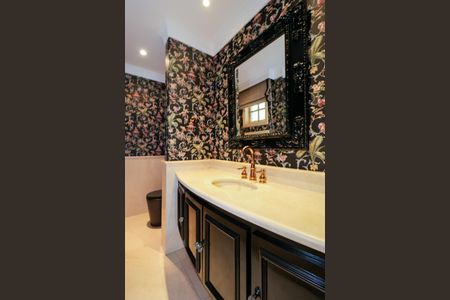 Casa à venda com 670m², 4 quartos e 5 vagas Casa à venda com 670m², 4 quartos e 5 vagasLavabo