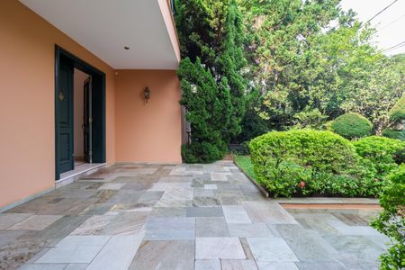 Casa à venda com 670m², 4 quartos e 5 vagas Casa à venda com 670m², 4 quartos e 5 vagasÁrea externa