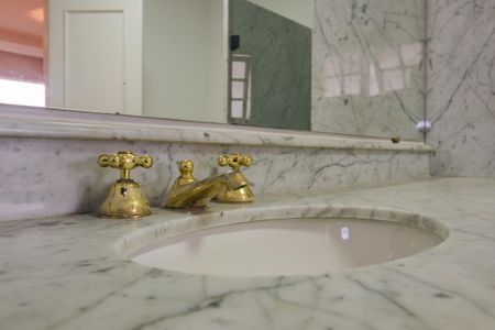 Casa à venda com 670m², 4 quartos e 5 vagas Casa à venda com 670m², 4 quartos e 5 vagasBanheiro da Suíte 1