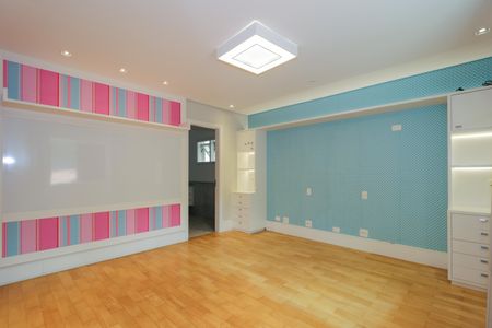 Casa à venda com 670m², 4 quartos e 5 vagas Casa à venda com 670m², 4 quartos e 5 vagasSuíte 2