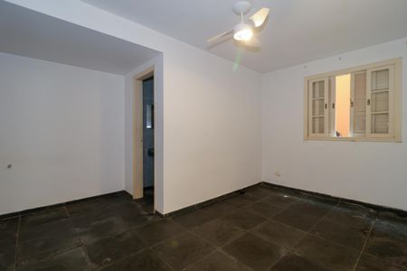 Casa à venda com 670m², 4 quartos e 5 vagas Casa à venda com 670m², 4 quartos e 5 vagasQuarto de Serviço