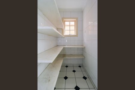 Casa à venda com 670m², 4 quartos e 5 vagas Casa à venda com 670m², 4 quartos e 5 vagasDespensa