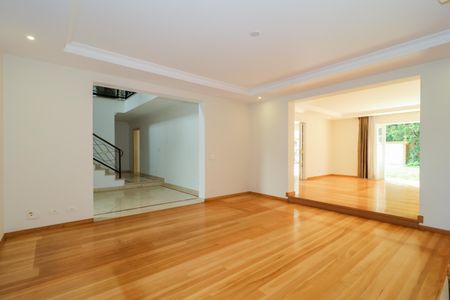 Casa à venda com 670m², 4 quartos e 5 vagas Casa à venda com 670m², 4 quartos e 5 vagasSala 2